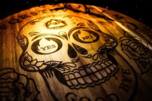La aventura de la Ouija Escape Room: Un juego de intriga y misterio