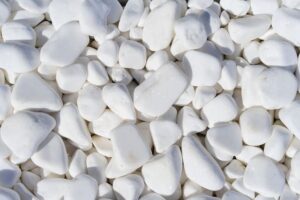 ¿como poner piedras decorativas en el jardín?