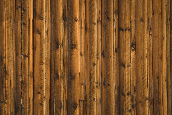 revestimiento de pared con listones de madera